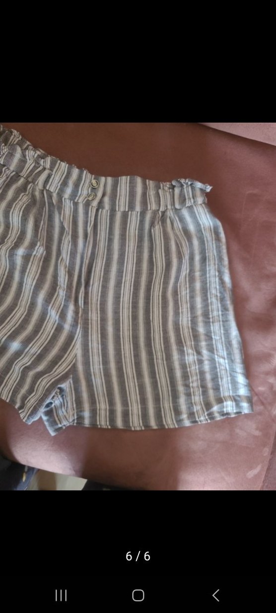 Gri Çizgili Keten Kısa Pilili Kadın şort - Görsel 3