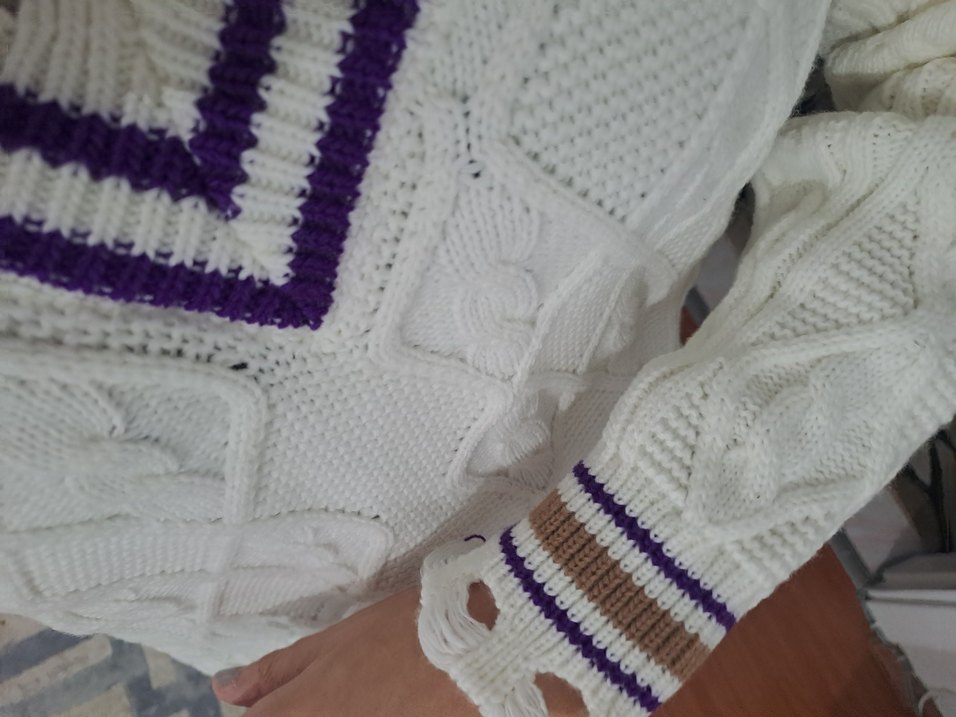 Mor Detaylı V Yaka Kadın Triko Kazak - Görsel 4