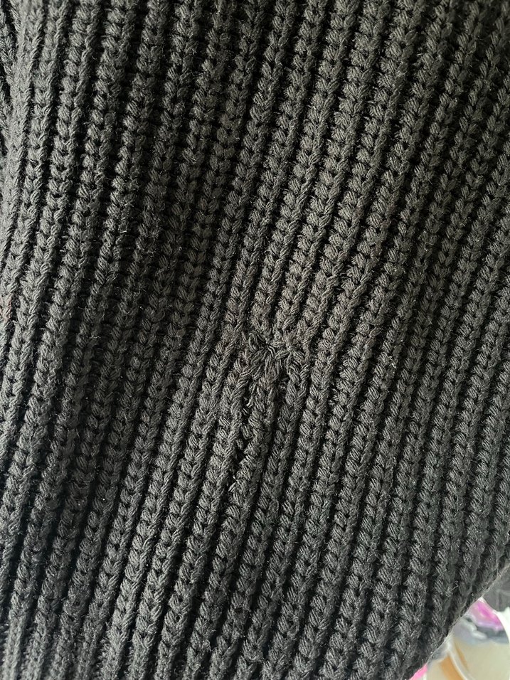 Siyah V Yaka Düğmeli Kadın Hırka - Görsel 4