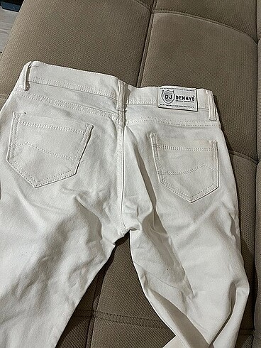 29 Beden beyaz Renk Beyaz pantolon