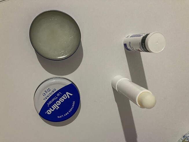Neutrogena Neutrogena ve Vaseline lip balm