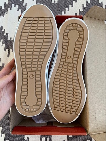 37 Beden kırmızı Renk Kırmızı converse Slazenger