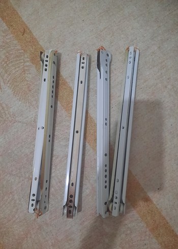 Ikea Beyaz ve Gri Dolap Düzenleyici Raylar