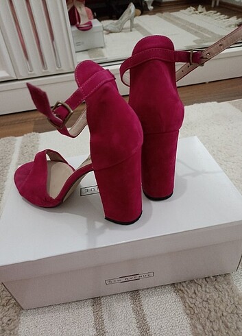Pembe ayakkabı 