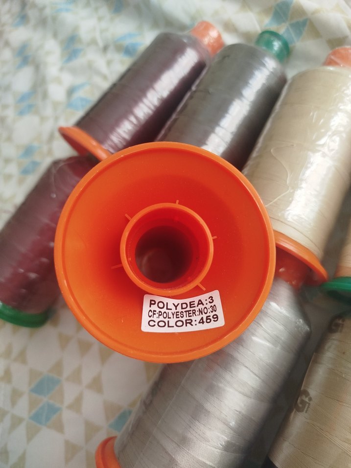 Çeşitli Renklerde Dikiş İpleri adet fiyatıdır - Görsel 3