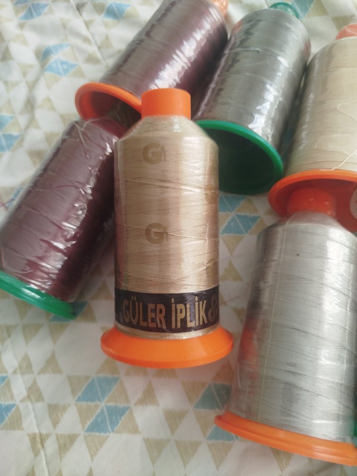 Çeşitli Renklerde Dikiş İpleri adet fiyatıdır - Görsel 2