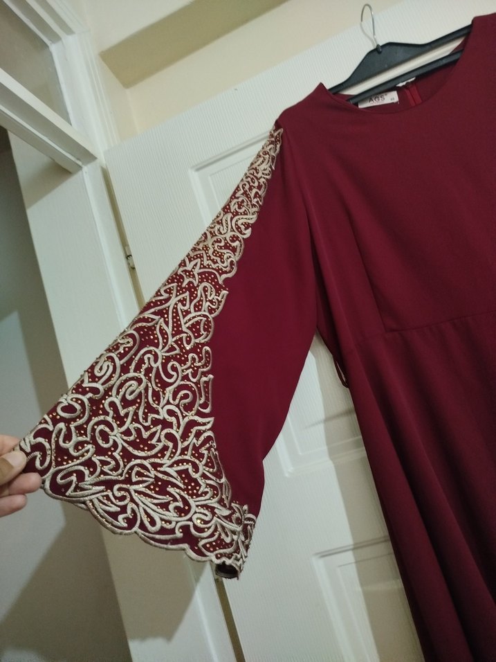 Bordo Nakışlı Uzun Kollu Tesettür Abiye - Görsel 3