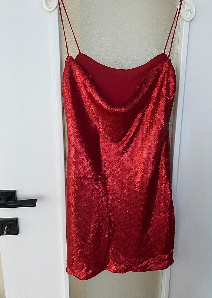 Arka degajeli pullu elbise - Görsel 2