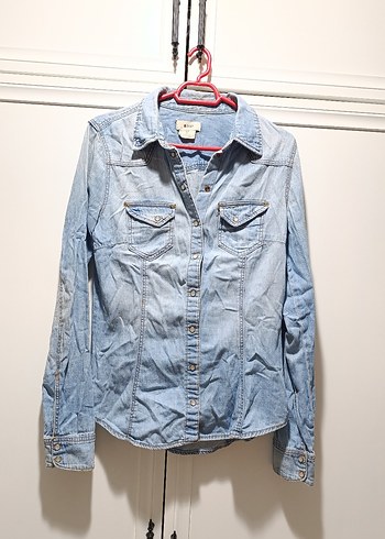 Düğmeli Açık Mavi Denim Gömlek