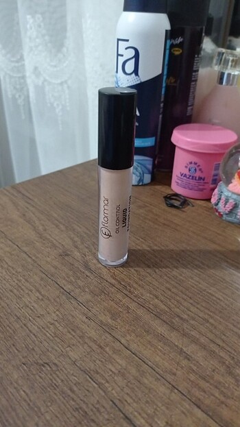 Flormar kapatıcı 