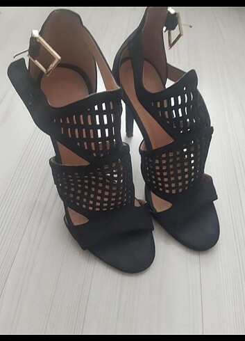 38 Beden siyah Renk Derimod Topuklu Ayakkabı 