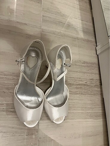 37 Beden Beyaz saten topuklu ayakkabı