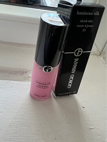 Armani luminous silk 53 allık