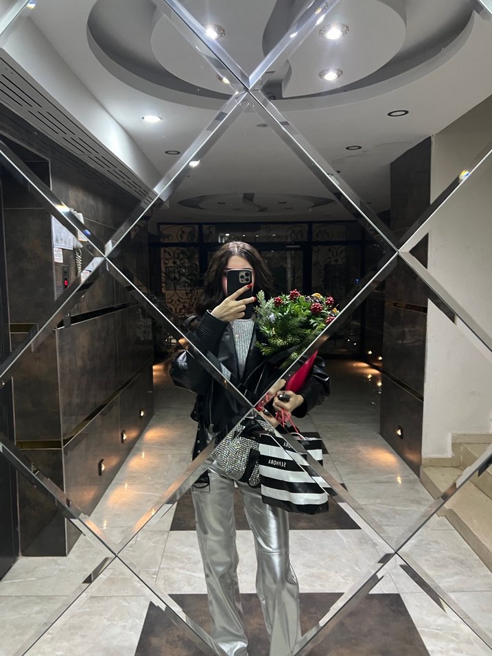 Metalik parlak gri deri pantolon - Görsel 2