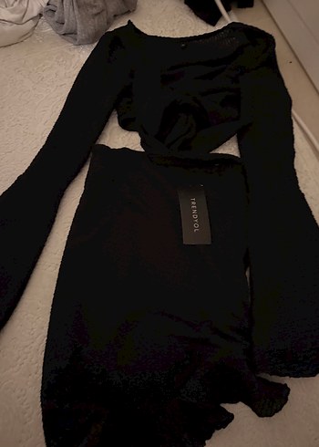 Siyah Mini Drapeli Uzun Kollu bluz ve yırtmaçkı etek - Görsel 5