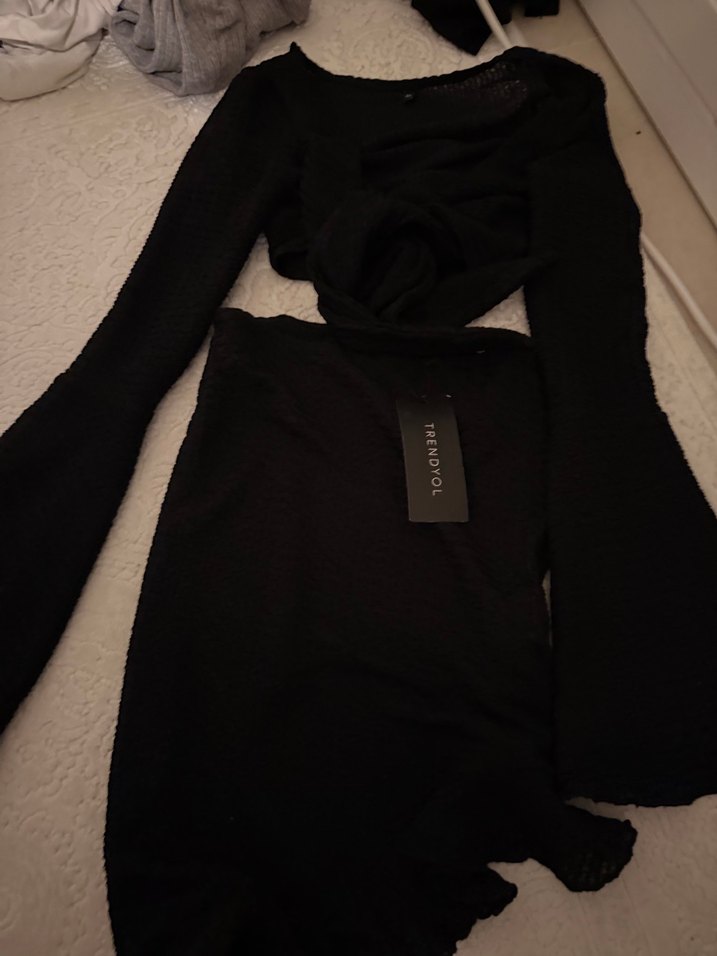 Siyah Mini Drapeli Uzun Kollu bluz ve yırtmaçkı etek - Görsel 5