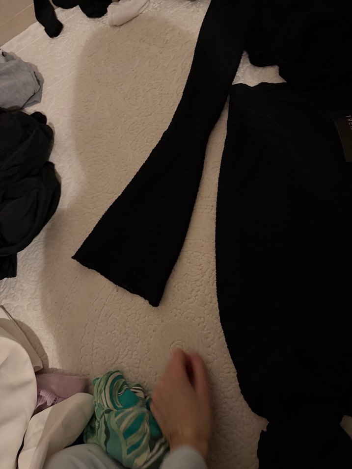 Siyah Mini Drapeli Uzun Kollu bluz ve yırtmaçkı etek - Görsel 4