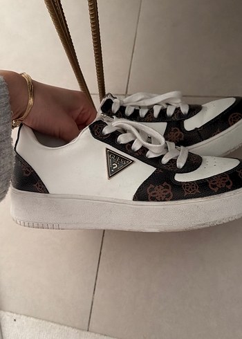 Guess ayakkabı - Görsel 3