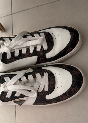 Guess ayakkabı - Görsel 2