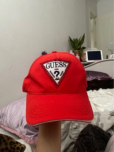 Guess şapka
