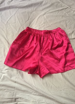 Saten pembe şort