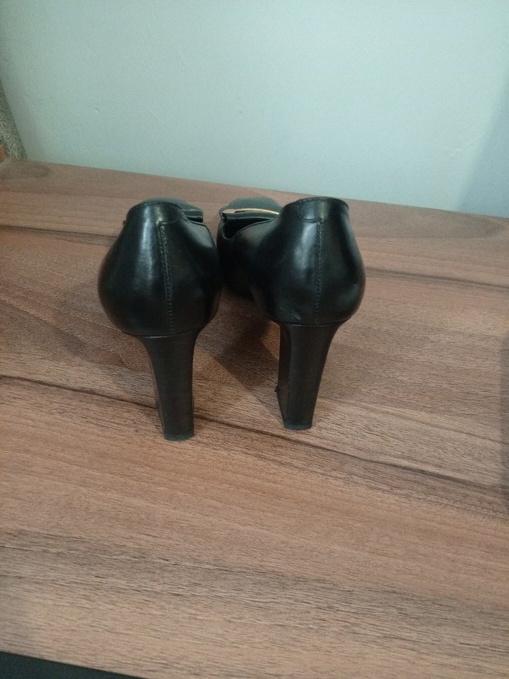 Siyah Tokalı Kadın Klasik Topuklu Ayakkabı - Görsel 4