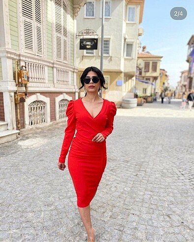 Kırmızı elbise