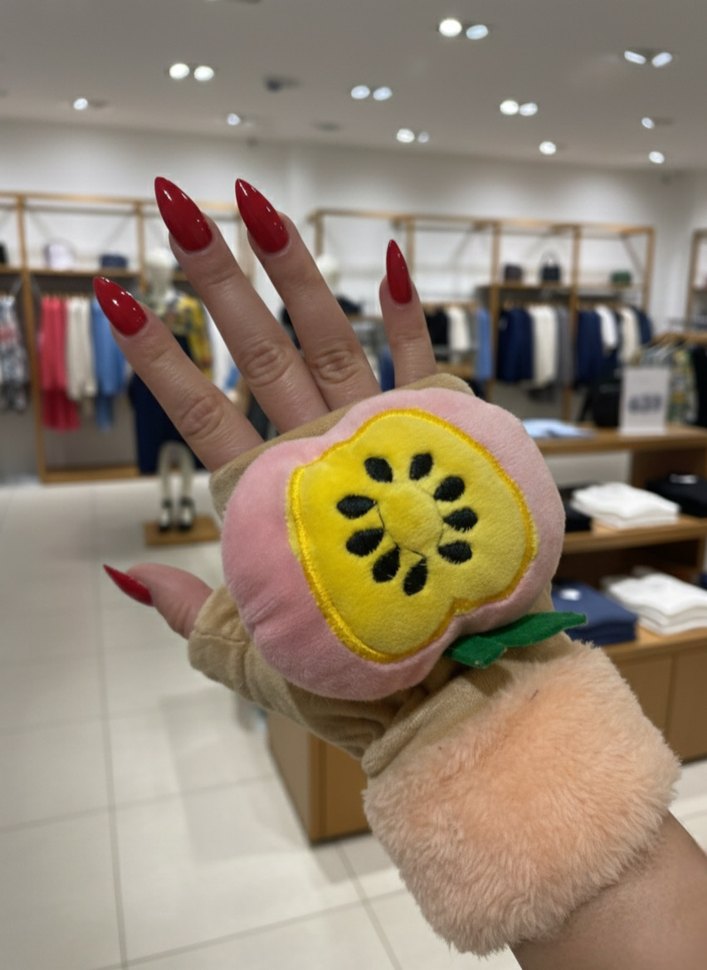 Renkli Peluş Detaylı Bej Parmaksız Eldiven - Görsel 4