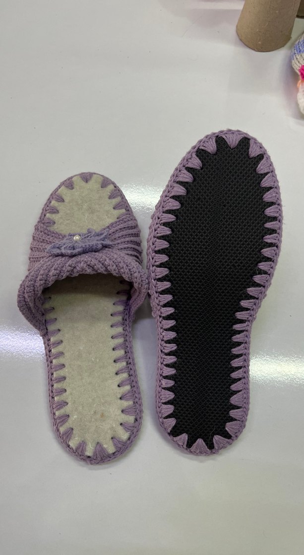 Mor Örgü Ev Terlikleri Çiçek Detaylı - Görsel 3