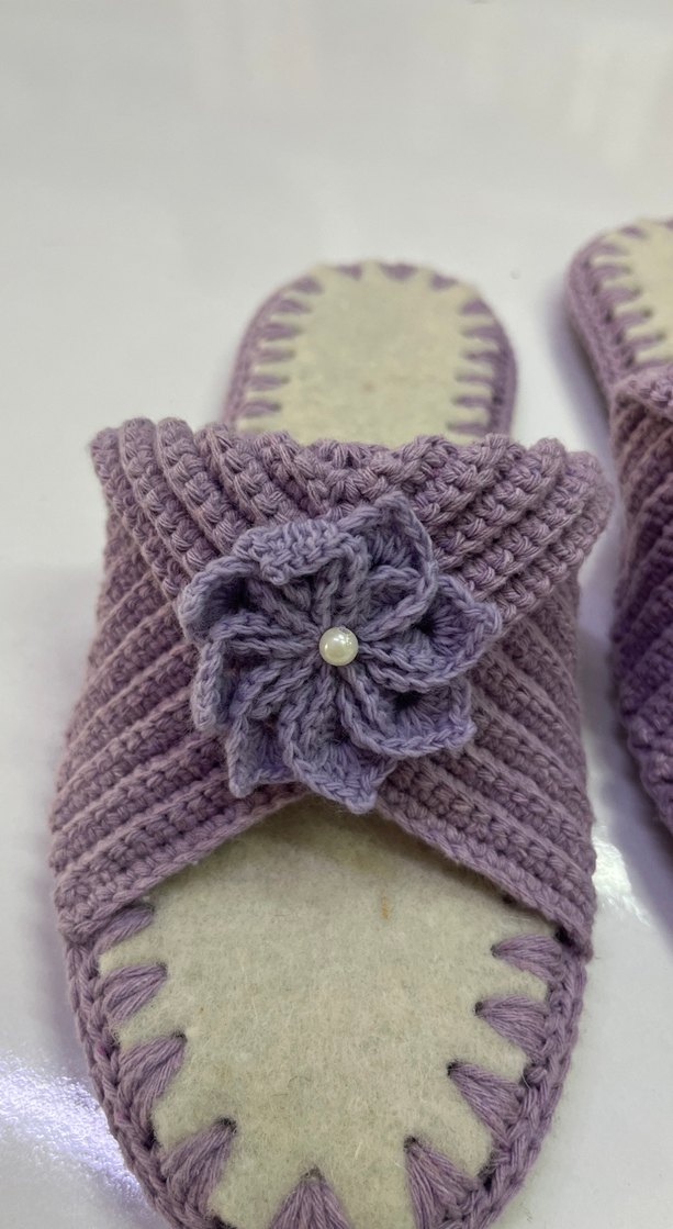 Mor Örgü Ev Terlikleri Çiçek Detaylı - Görsel 4