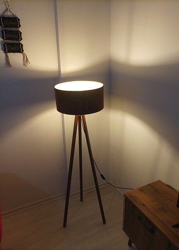 Bej Ayaklı Tripod Lambader - Görsel 3