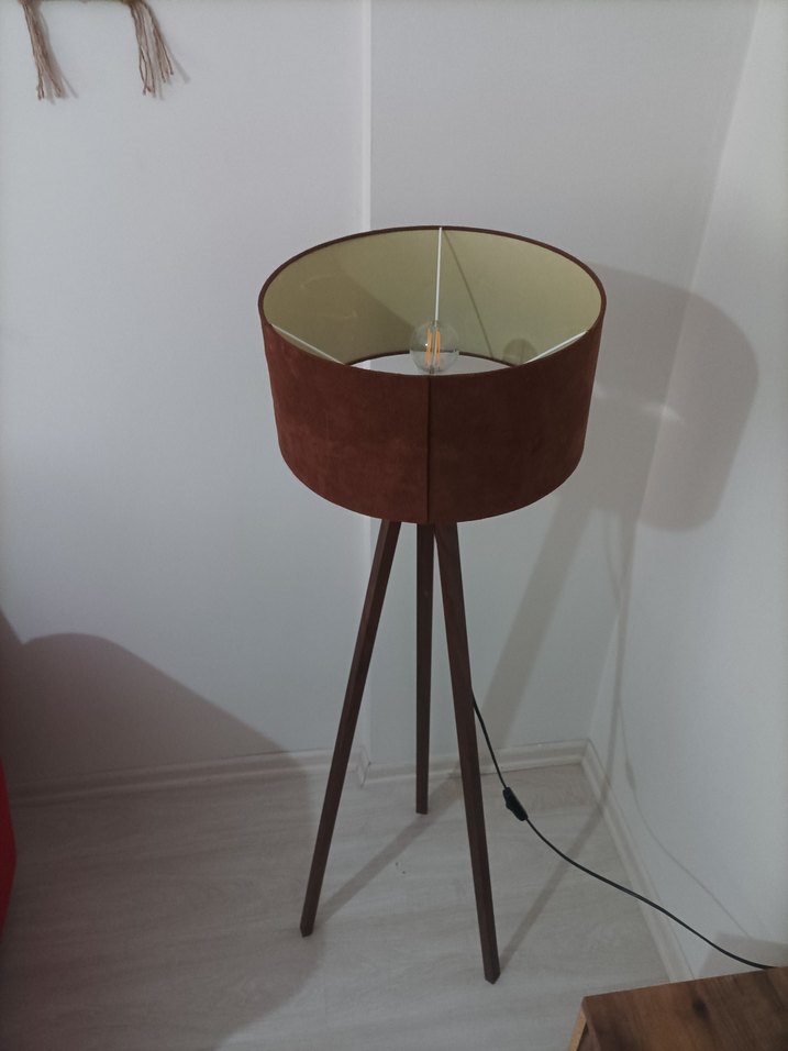 Bej Ayaklı Tripod Lambader - Görsel 4