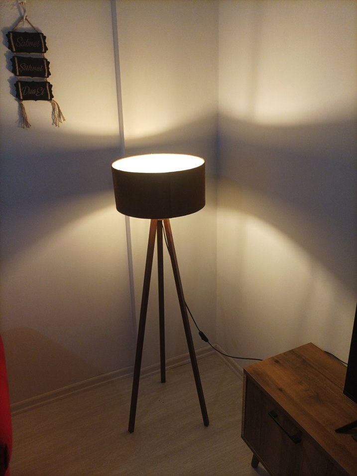 Bej Ayaklı Tripod Lambader - Görsel 3