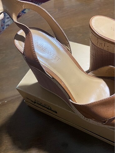 Nine West Deri dolgu topuk bilekten bağlı sandalet