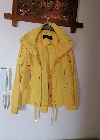 Vero moda sarı yağmurluk. 