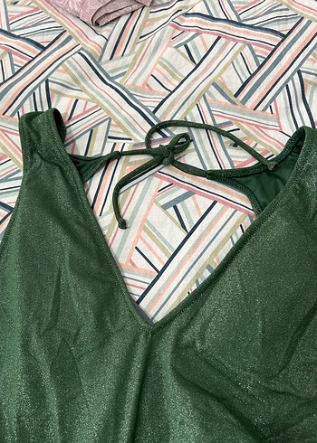 Kemer Detaylı Koyu Yeşil Kadın Mayo - Görsel 4