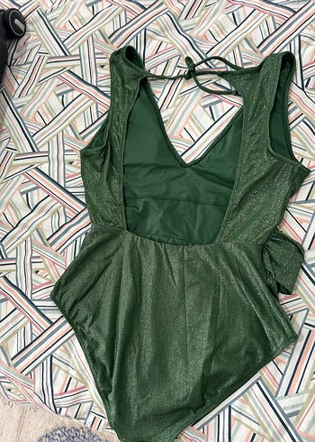 Kemer Detaylı Koyu Yeşil Kadın Mayo - Görsel 2