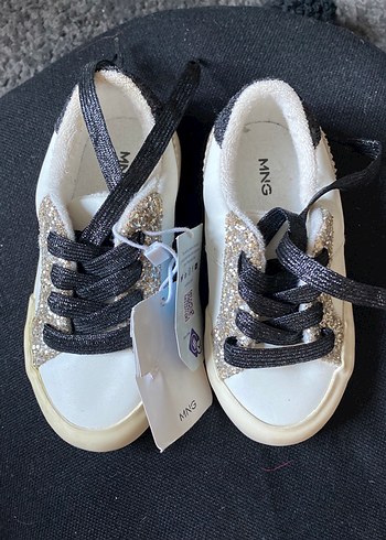 Kız Çocuk Beyaz Sneaker Siyah Bağcıklı