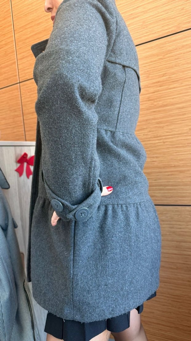 Düğmeli gri Twist kaban - Görsel 5