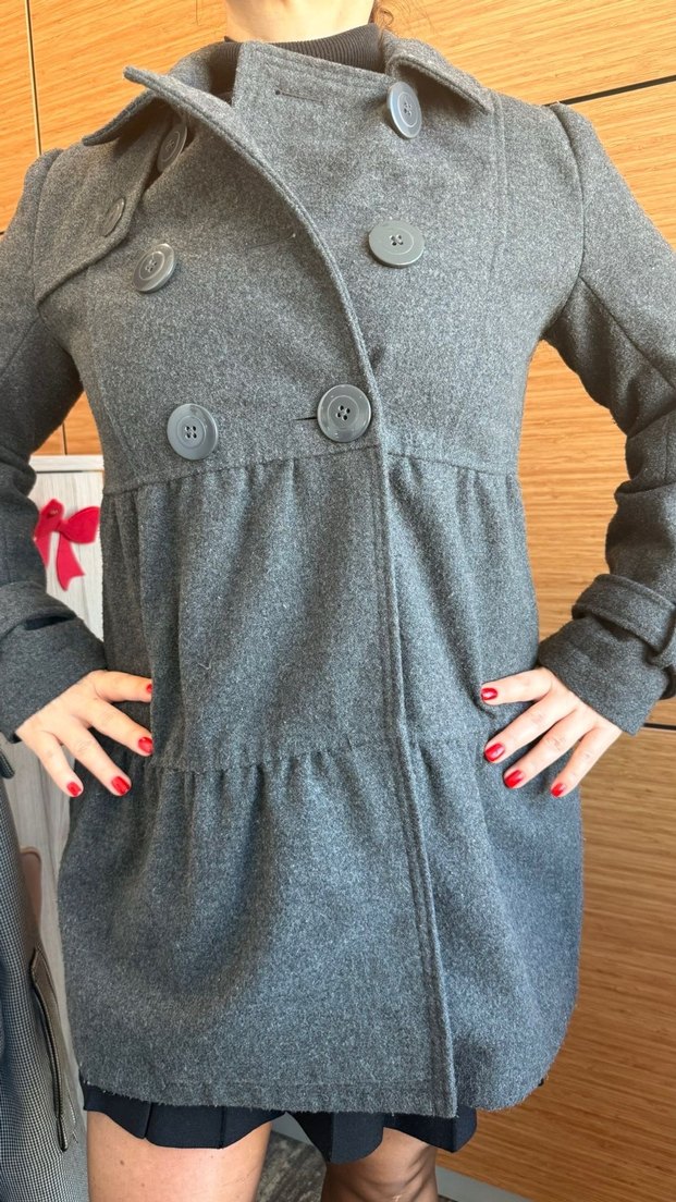 Düğmeli gri Twist kaban - Görsel 3