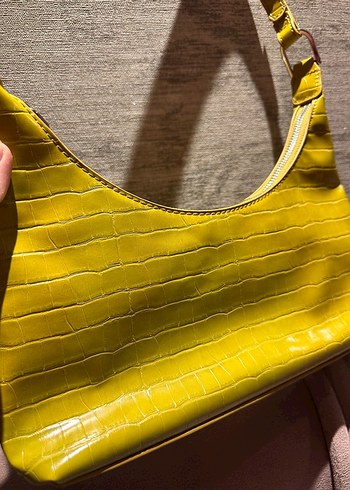 Mango Sarı Parlak Deri Yılan Desenli Kadın Çanta - Görsel 3