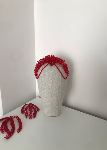  Beden Kırmızı Boncuklu Örgü Saç Aksesuarı