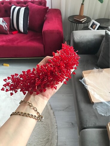Kırmızı kına aksesuarı