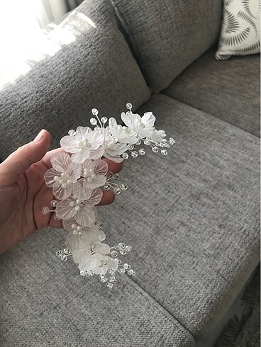 Çiçekli gelintacı