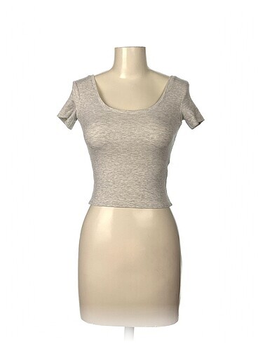Bershka T-shirt %70 İndirimli.