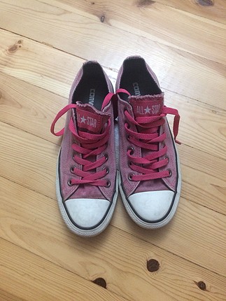 Pembe Converse