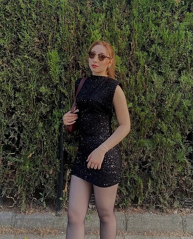 Diğer Siyah vatkalı pullu elbise
