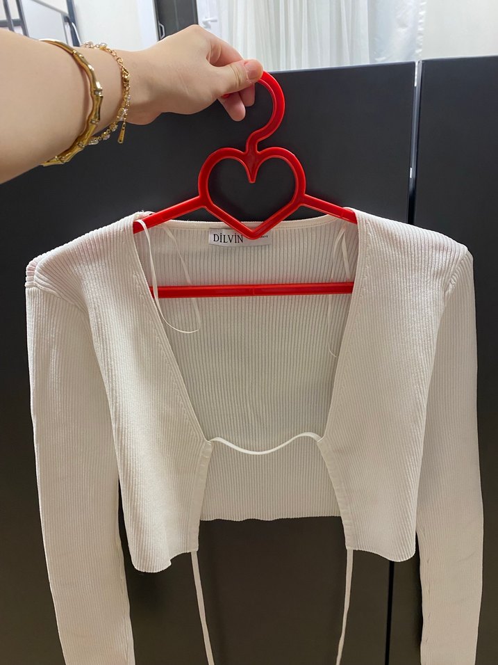 Beyaz V Yakalı Elastik Bel Detaylı Bluz - Görsel 2