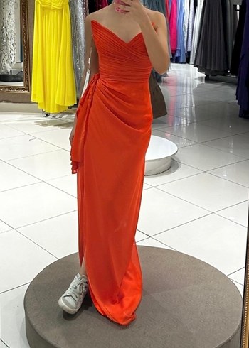 Turuncu Drapeli Uzun Straplez Abiye Elbise - Görsel 6