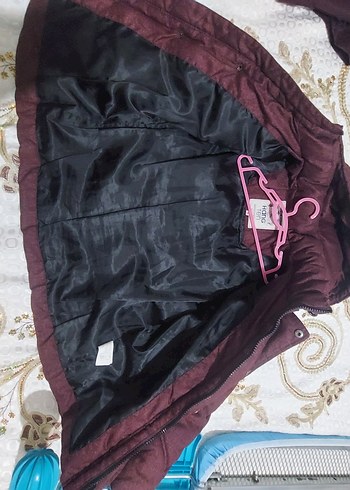 çocuk montu 8 yaşa uygundur üstünde lekeleri vardır - Görsel 2